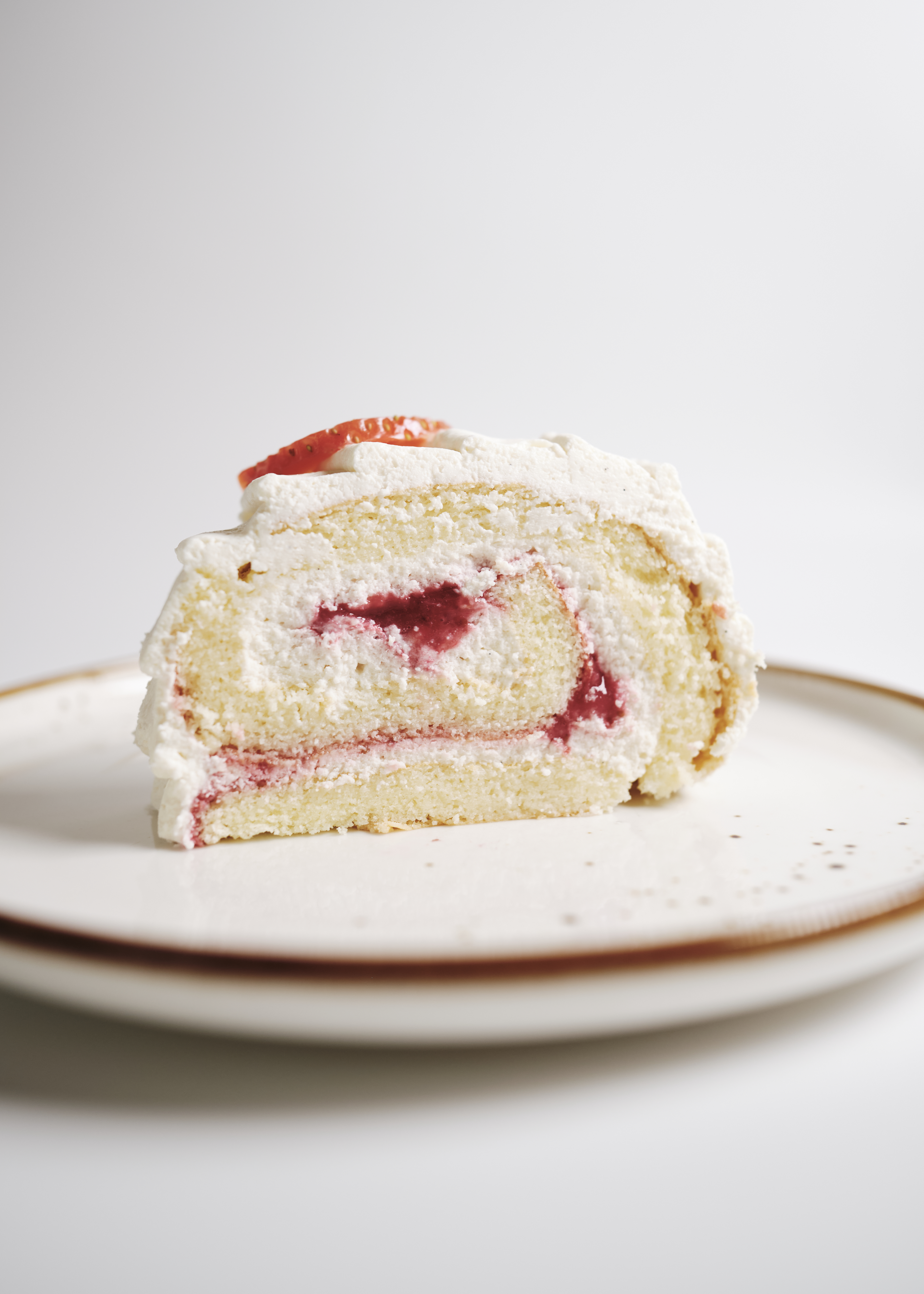 Рулет бисквитный Ягодный